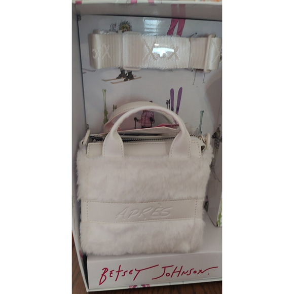 NEW Betsey Johnson Gift Boxed 4 Pc Set Apres Hat, Handbag, strap, keychain - Picture 4 of 8